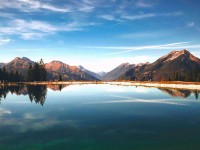 神马电影像做批注：把热度挤掉信息吗写清，再把导语拆两句（评论也能用）